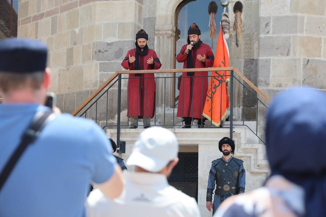 Konya'da her Cuma yapılıyor: Vatandaş yoğun ilgiyle izliyor! 12